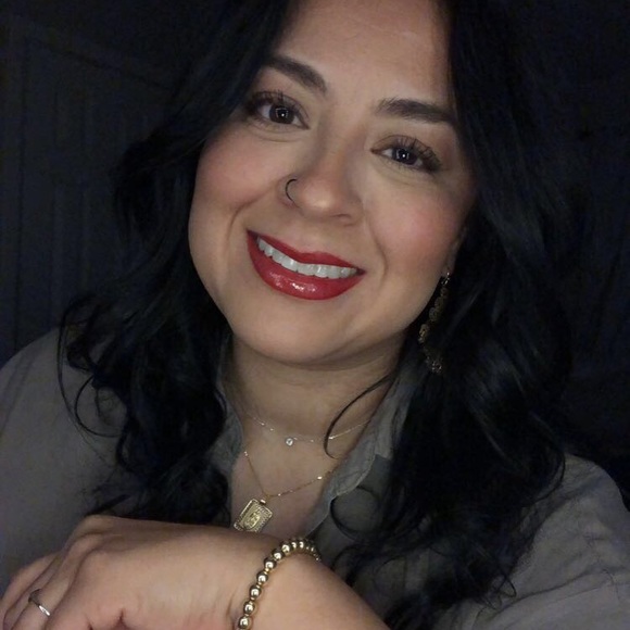 Meet your Posher, Stephanie - Picture 1 of 1